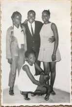 Load image into Gallery viewer, Malick Sidibé - Chemise - Les Confrères Le 28-3-1970