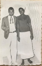 Load image into Gallery viewer, Malick Sidibé - Chemise - Les Confrères Le 28-3-1970