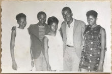 Load image into Gallery viewer, Malick Sidibé - Chemise - Les Confrères Le 28-3-1970
